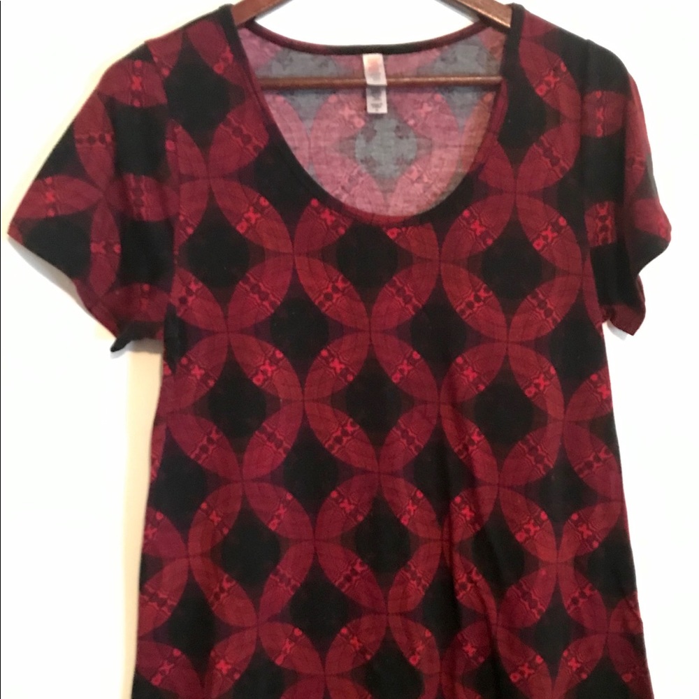 Size Medium M Lularoe Black And Red Classic T